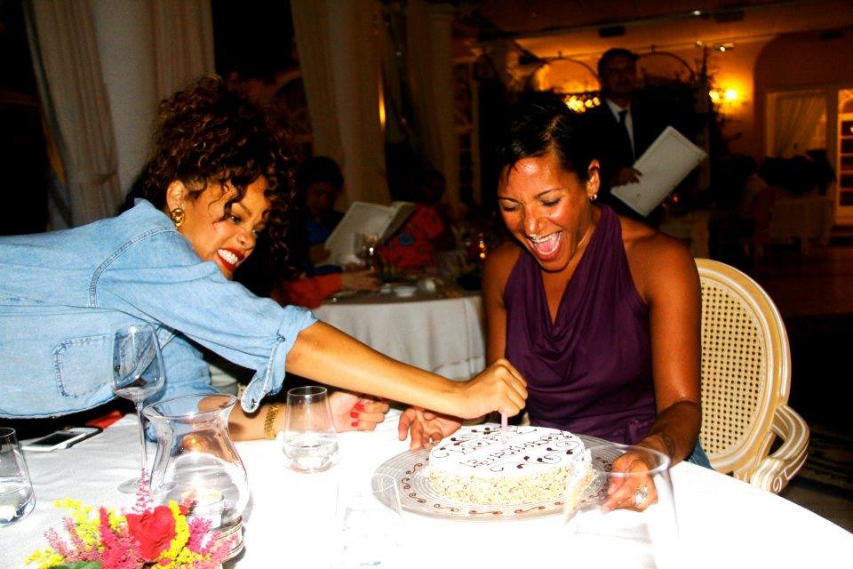 ภาพ exclusive rihanna กับการเดินเที่ยวแบบคนธรรมดา ^__^