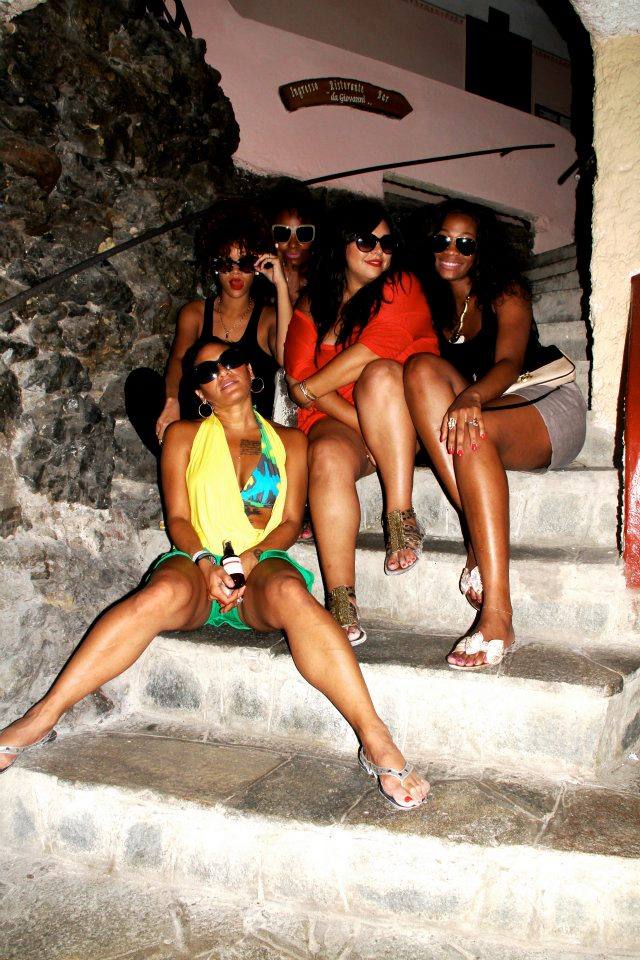 ภาพ exclusive rihanna กับการเดินเที่ยวแบบคนธรรมดา ^__^