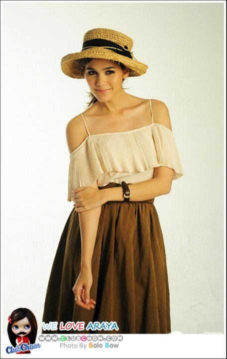 ชมพู่ อารยา หนุ่มบ้านไรกับหวานใจไฮโซ