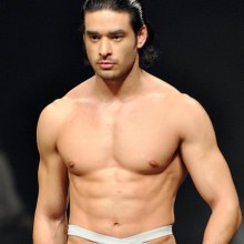 ชายหนุ่มกับกระจับเหล็ก....