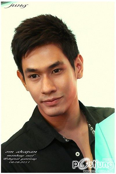 อ๋อม อรรคพันธ์...หล่อ น่ารัก อ่ะ !