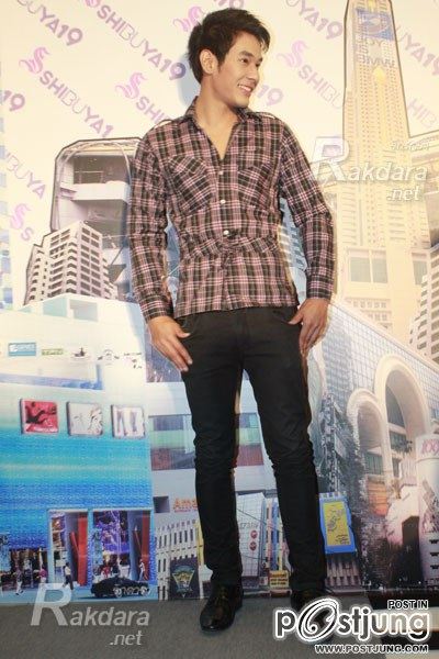 อ๋อม อรรคพันธ์...หล่อ น่ารัก อ่ะ !