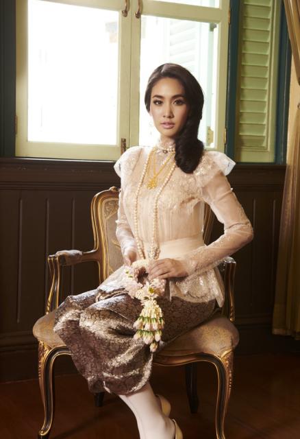 มิน พีชญา @ WE no.91 November 2011