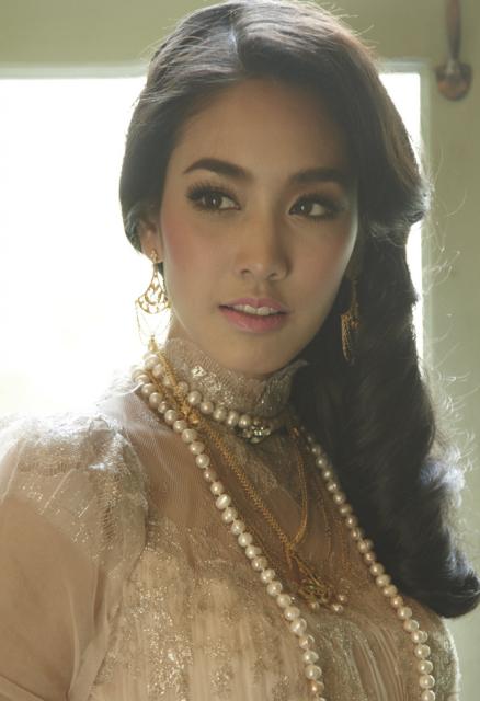 มิน พีชญา @ WE no.91 November 2011