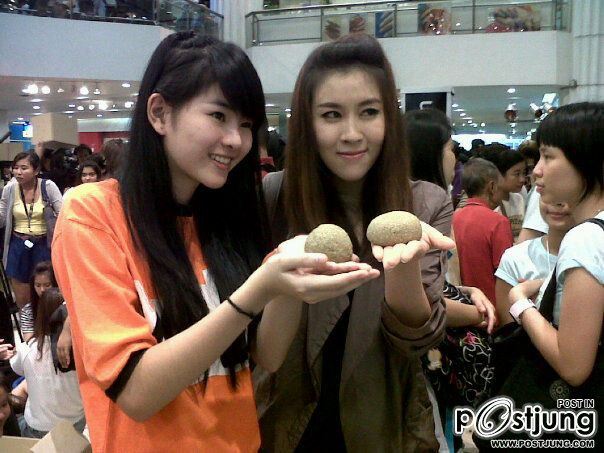 เชียร์...น่าร๊ากกกๆๆๆ อ่ะ ^^