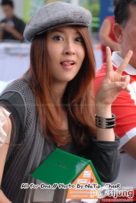 เชียร์...น่าร๊ากกกๆๆๆ อ่ะ ^^