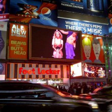 Britney Spears บรรยายกาศบริเวณ Times Square,NYC เปิดทัวร์ให้คนดูฟรี