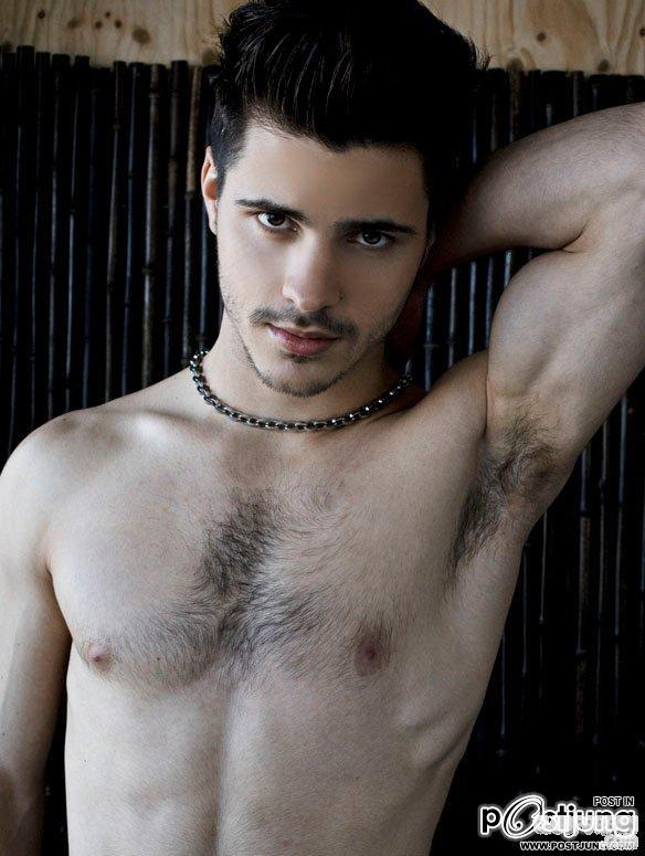 หล่อเข้มจัดสักซี๊สสส