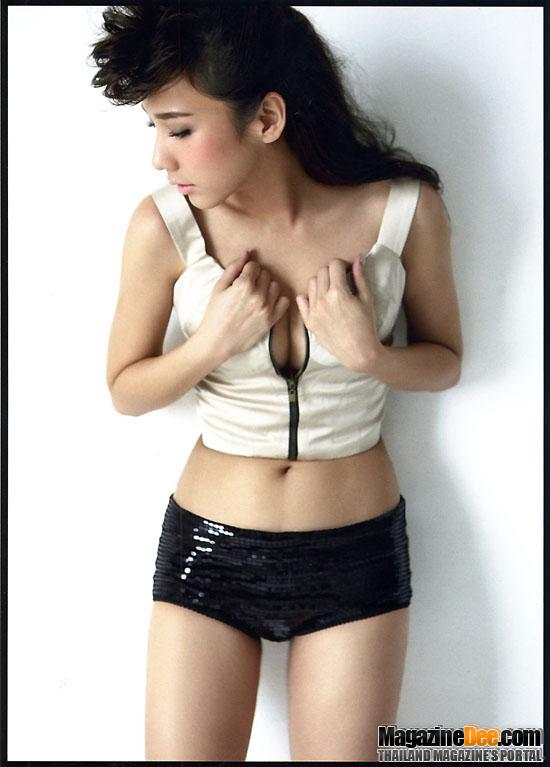 อวดอึ๋ม เซ็กซี่สตาร์ตัวเเม่"อั้ม พัชราภา"!!!!!