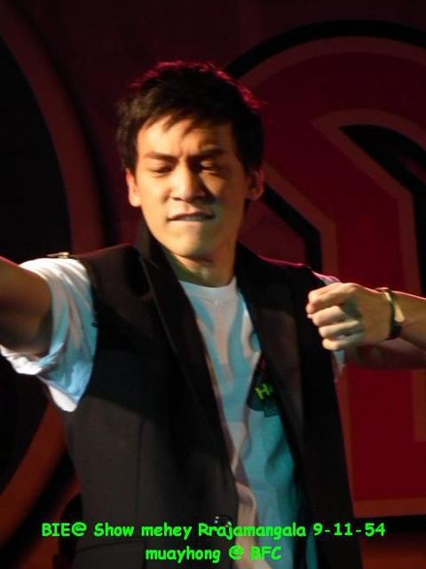 บี้ เดอะสตาร์  @ โชว์มีเฮ อาสาพายิ้ม