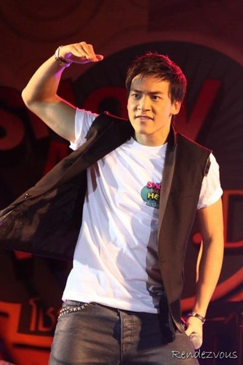 บี้ เดอะสตาร์  @ โชว์มีเฮ อาสาพายิ้ม