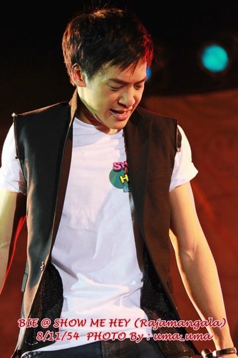 บี้ เดอะสตาร์  @ โชว์มีเฮ อาสาพายิ้ม