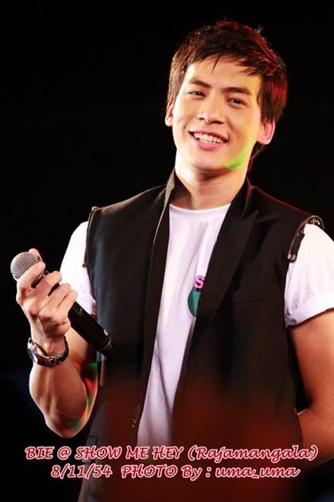 บี้ เดอะสตาร์  @ โชว์มีเฮ อาสาพายิ้ม