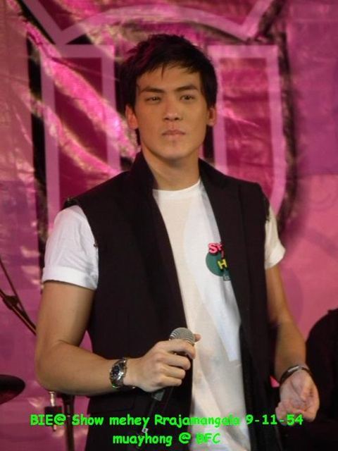 บี้ เดอะสตาร์  @ โชว์มีเฮ อาสาพายิ้ม