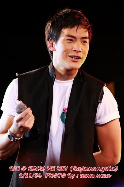 บี้ เดอะสตาร์  @ โชว์มีเฮ อาสาพายิ้ม