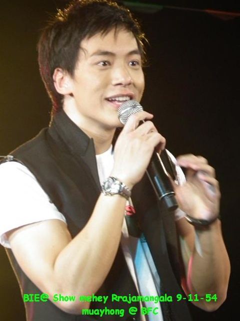 บี้ เดอะสตาร์  @ โชว์มีเฮ อาสาพายิ้ม