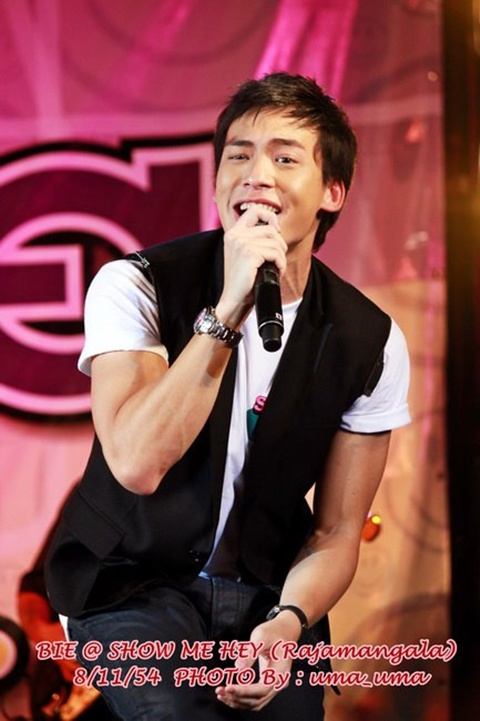 บี้ เดอะสตาร์  @ โชว์มีเฮ อาสาพายิ้ม