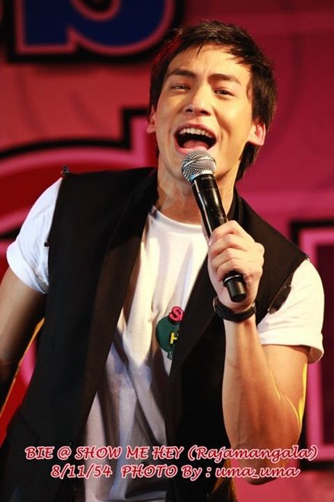 บี้ เดอะสตาร์  @ โชว์มีเฮ อาสาพายิ้ม