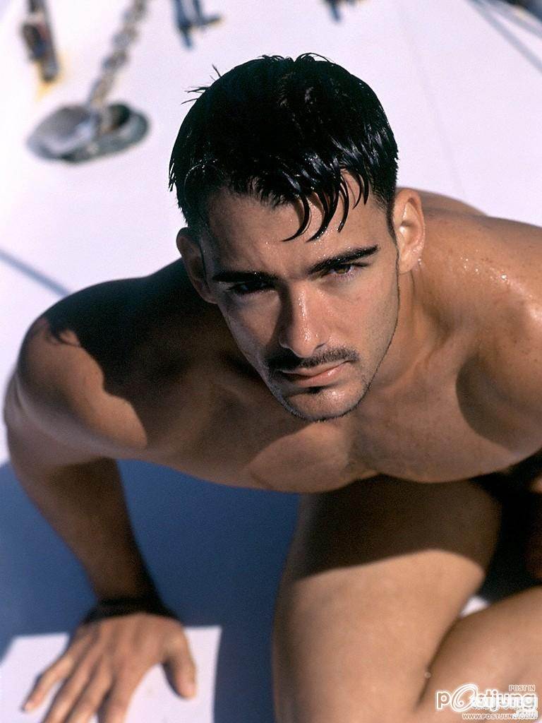 หนุ่มๆดุเข้ม