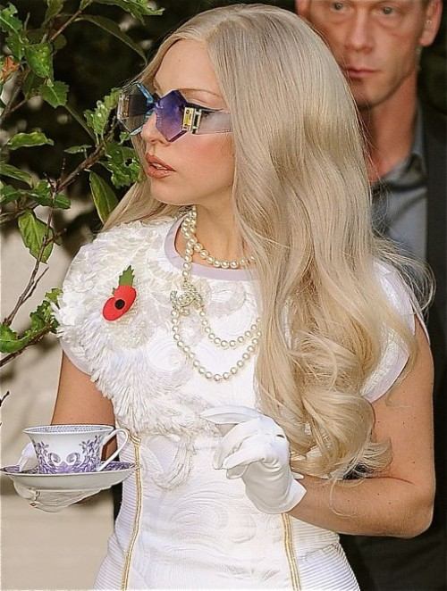 Lady Gaga ขอเป็นผู้ดีอังกฤษ