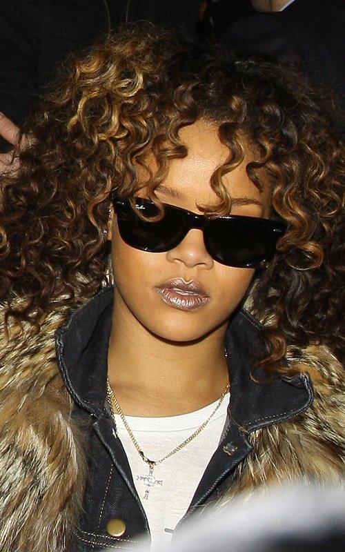 มาดู Rihanna ใส่กางเกงของ Topshop