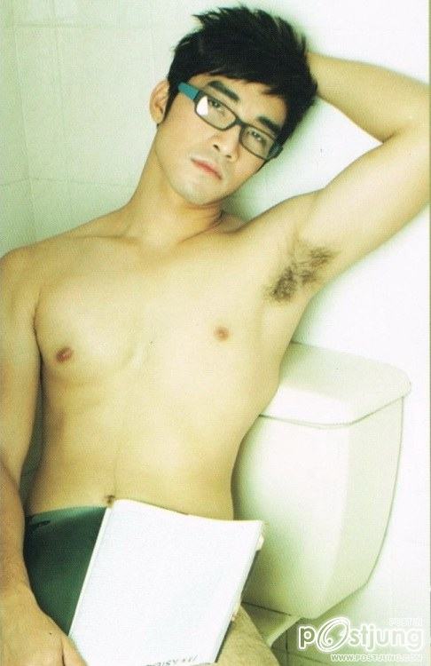 ตามหนุ่มคนนี้ดีดีแซ่บๆ