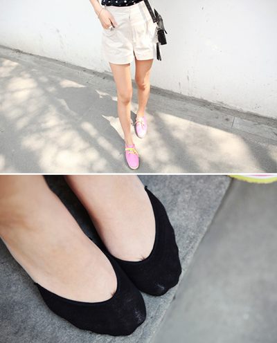 แฟชั่น ถุงเท้าเก๋ ๆ สำหรับสาว ๆ ที่ชอบใส่รองเท้าผ้าใบ