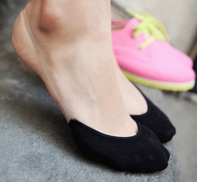 แฟชั่น ถุงเท้าเก๋ ๆ สำหรับสาว ๆ ที่ชอบใส่รองเท้าผ้าใบ