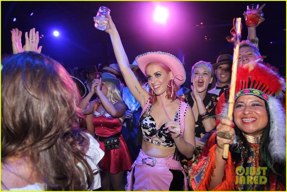 เธอคนนี้จัดงานเลี้ยงวันเกิดได้ สุดเสียว&hellip;สุดเหวี่ยงมาก