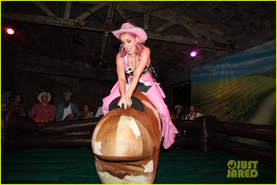 เธอคนนี้จัดงานเลี้ยงวันเกิดได้ สุดเสียว&hellip;สุดเหวี่ยงมาก