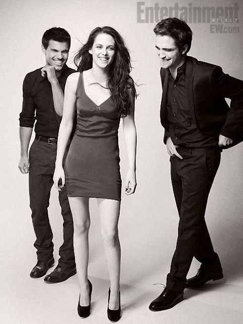 Robert Pattinson,Kristen Stewart & Taylor Lautner of Breaking Dawn on Cover of EW!