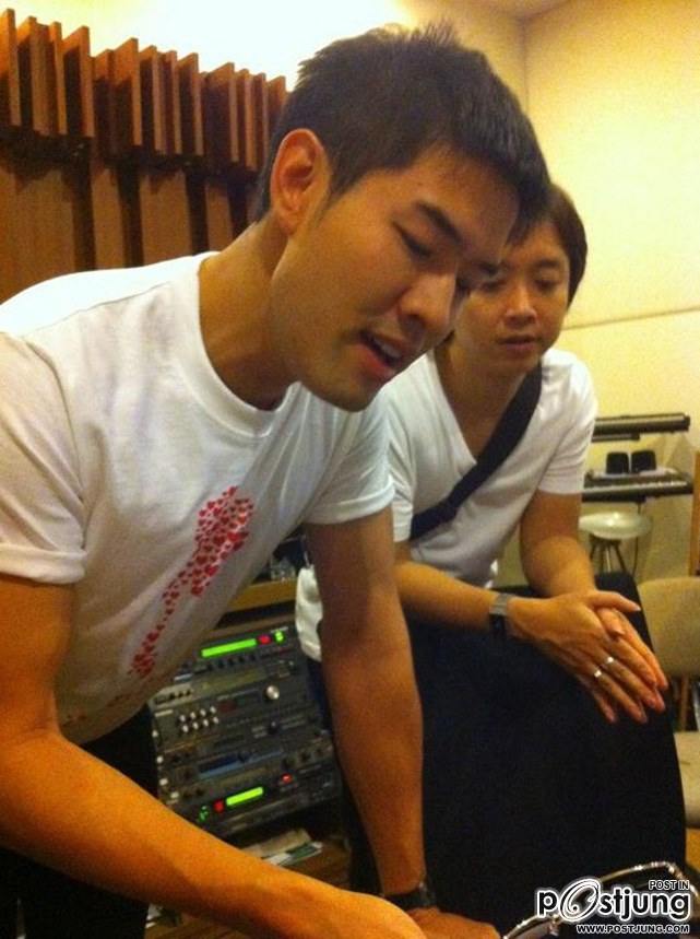 ศิลปิน-ดารา ร่วมส่งพลังใจสู้ภัยน้ำท่วม ผ่านบทเพลงแห่งความสามัคคี &ldquo;บ้านเรา บ้านพ่อ&rdquo;