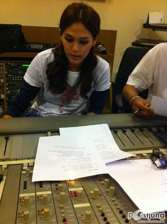 ศิลปิน-ดารา ร่วมส่งพลังใจสู้ภัยน้ำท่วม ผ่านบทเพลงแห่งความสามัคคี &ldquo;บ้านเรา บ้านพ่อ&rdquo;