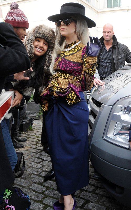 Lady Gaga กับชุดลายที่ London