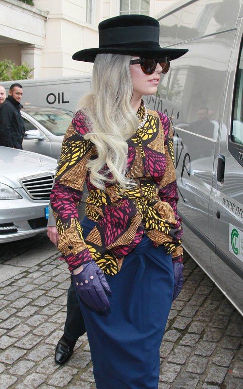 Lady Gaga กับชุดลายที่ London