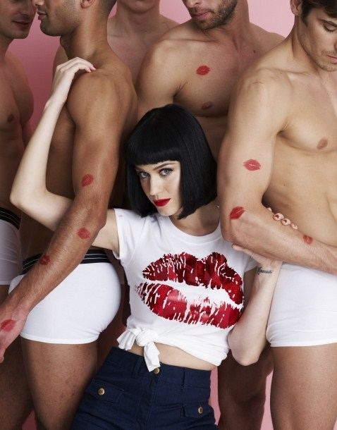 Katy Perry สวยซ่า ท่ามกลางหนุ่มๆ ❤