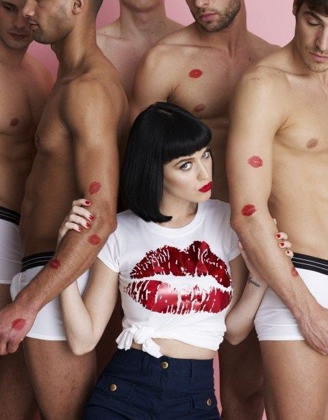 Katy Perry สวยซ่า ท่ามกลางหนุ่มๆ ❤