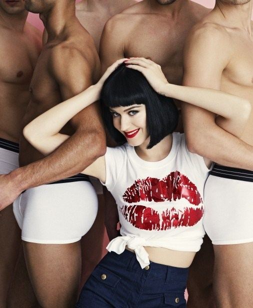 Katy Perry สวยซ่า ท่ามกลางหนุ่มๆ ❤