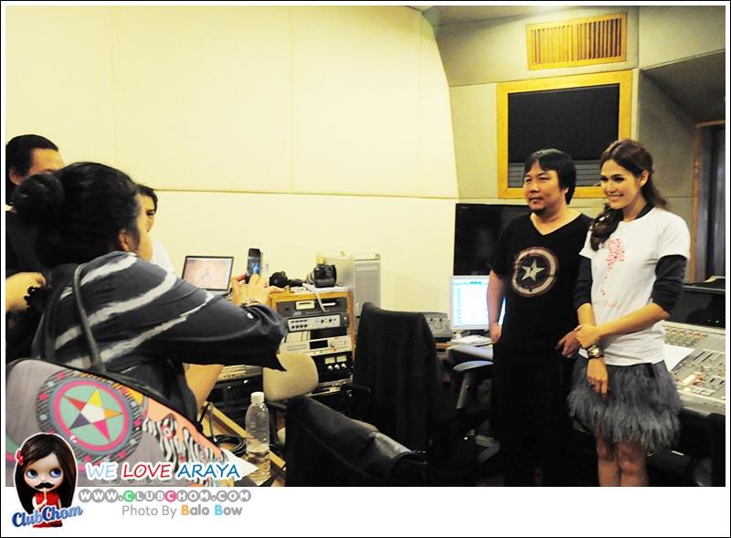 ชมพู่ อารยา ร่วมร้องเพลงรวมใจ โครงการเพลงพิเศษ &ldquo;บ้านเรา บ้านพ่อ&rdquo;