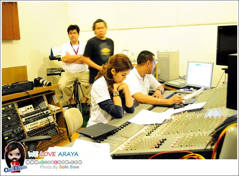 ชมพู่ อารยา ร่วมร้องเพลงรวมใจ โครงการเพลงพิเศษ &ldquo;บ้านเรา บ้านพ่อ&rdquo;