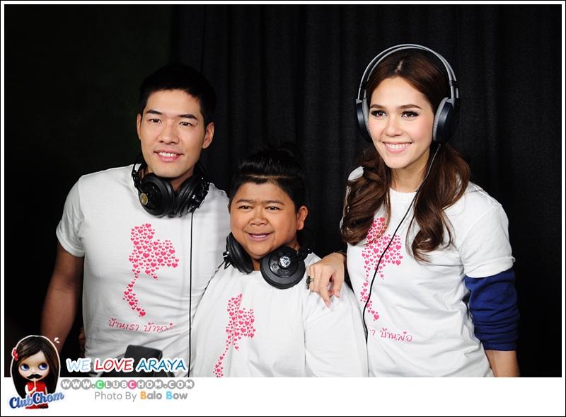 ชมพู่ อารยา ร่วมร้องเพลงรวมใจ โครงการเพลงพิเศษ &ldquo;บ้านเรา บ้านพ่อ&rdquo;