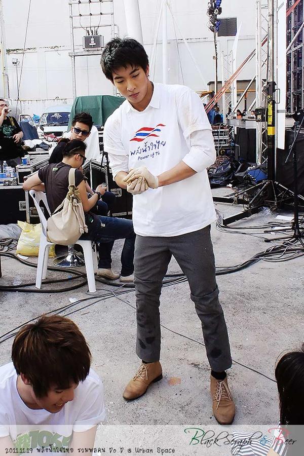 กัน โตโน่ ริท ร่วมปั้นEM Ball @ งานรวมพลคน Do-D