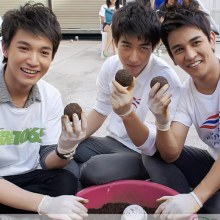 กัน โตโน่ ริท ร่วมปั้นEM Ball @ งานรวมพลคน Do-D