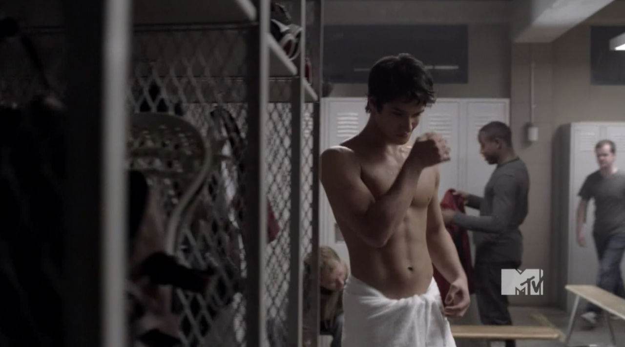 Shirtless Teen Wolf Hunks in Ep 1×10