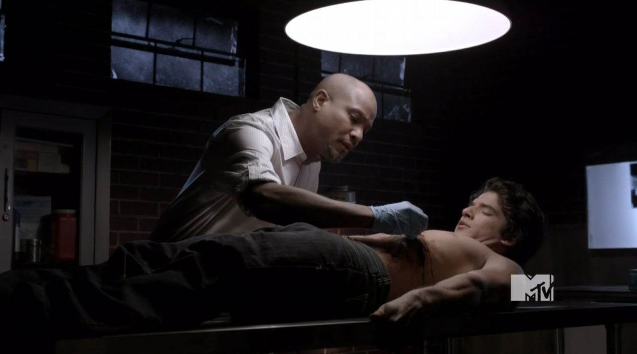 Shirtless Teen Wolf Hunks in Ep 1×10