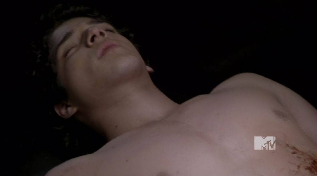Shirtless Teen Wolf Hunks in Ep 1×10