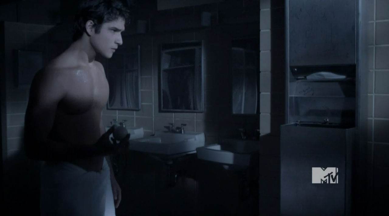 Shirtless Teen Wolf Hunks in Ep 1×10