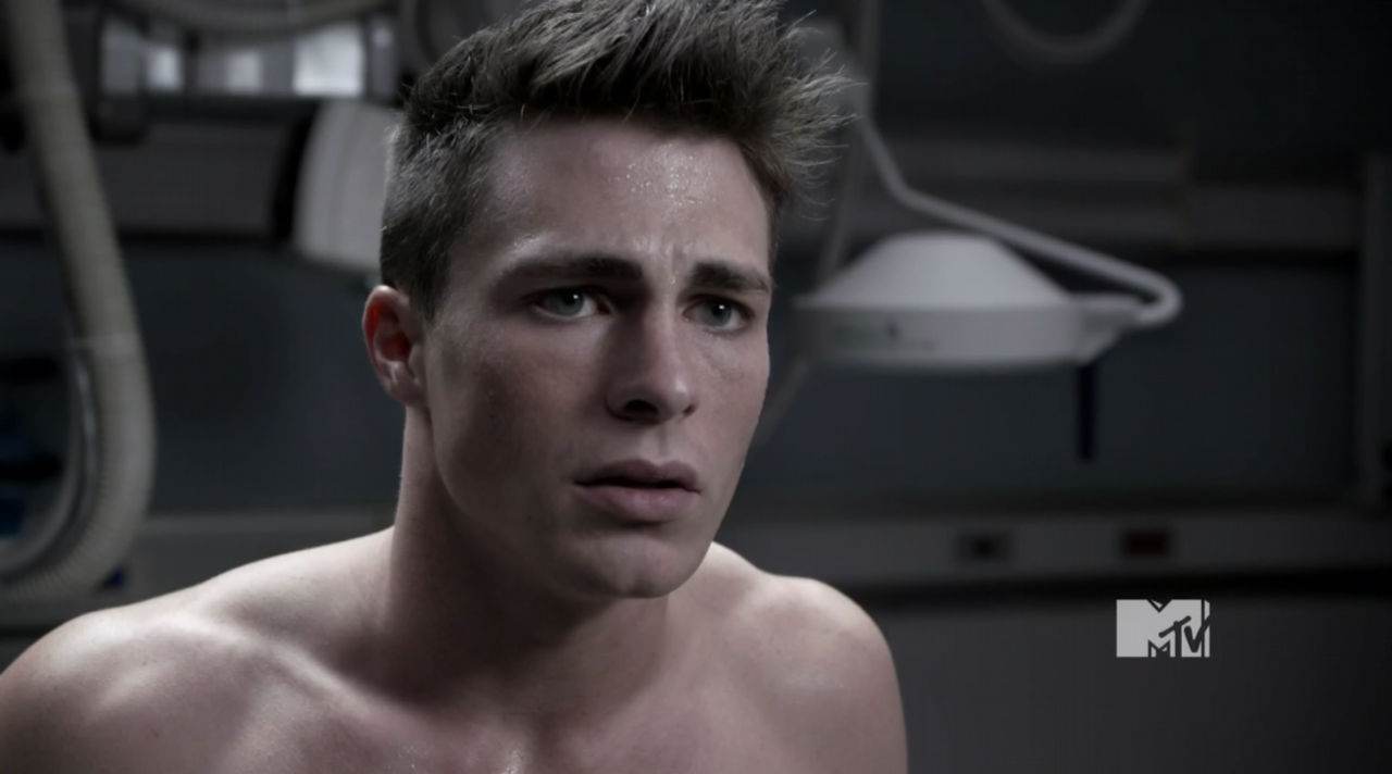 Colton Haynes & Tyler Hoechlin Shirtless in Teen Wolf Ep 1×09