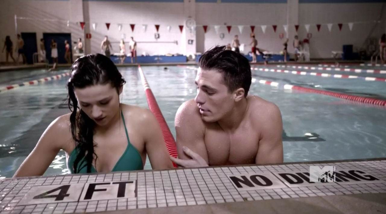 Colton Haynes & Tyler Hoechlin Shirtless in Teen Wolf Ep 1×09