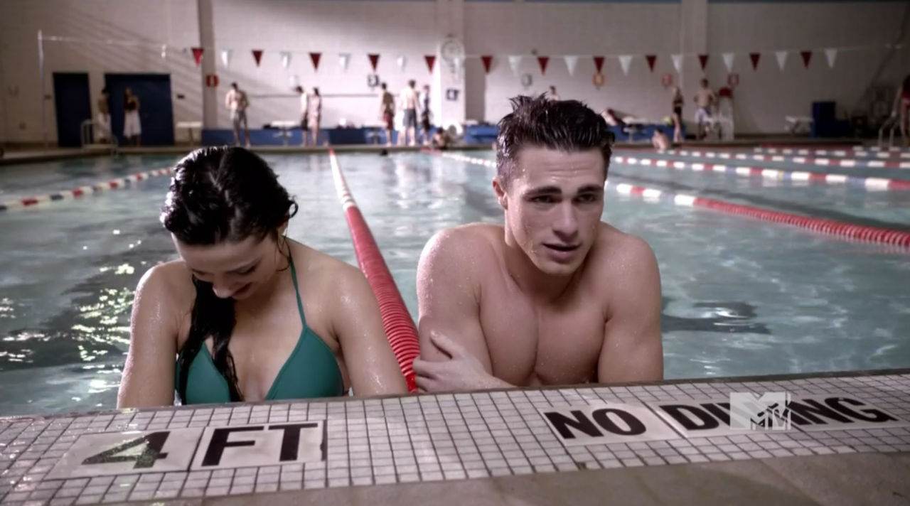 Colton Haynes & Tyler Hoechlin Shirtless in Teen Wolf Ep 1×09